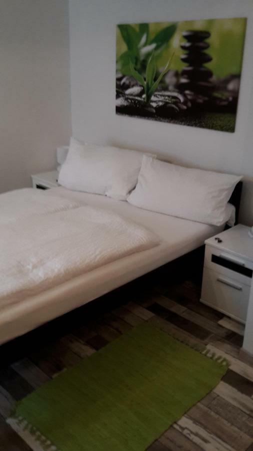 Jahn Apartment